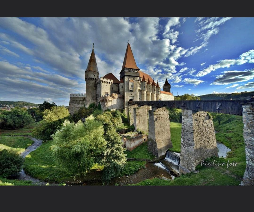 Caris Home Hunedoara Buitenkant foto